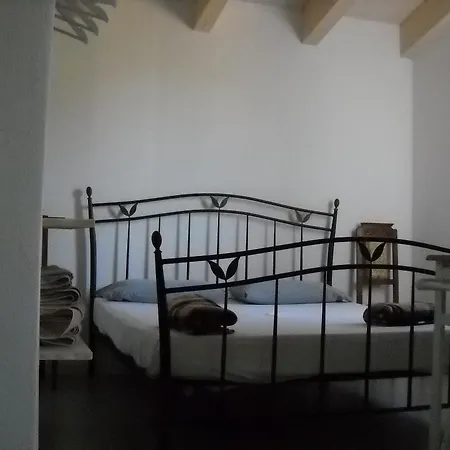 فندق مبيت وإفطار La Balia Marrùbiu